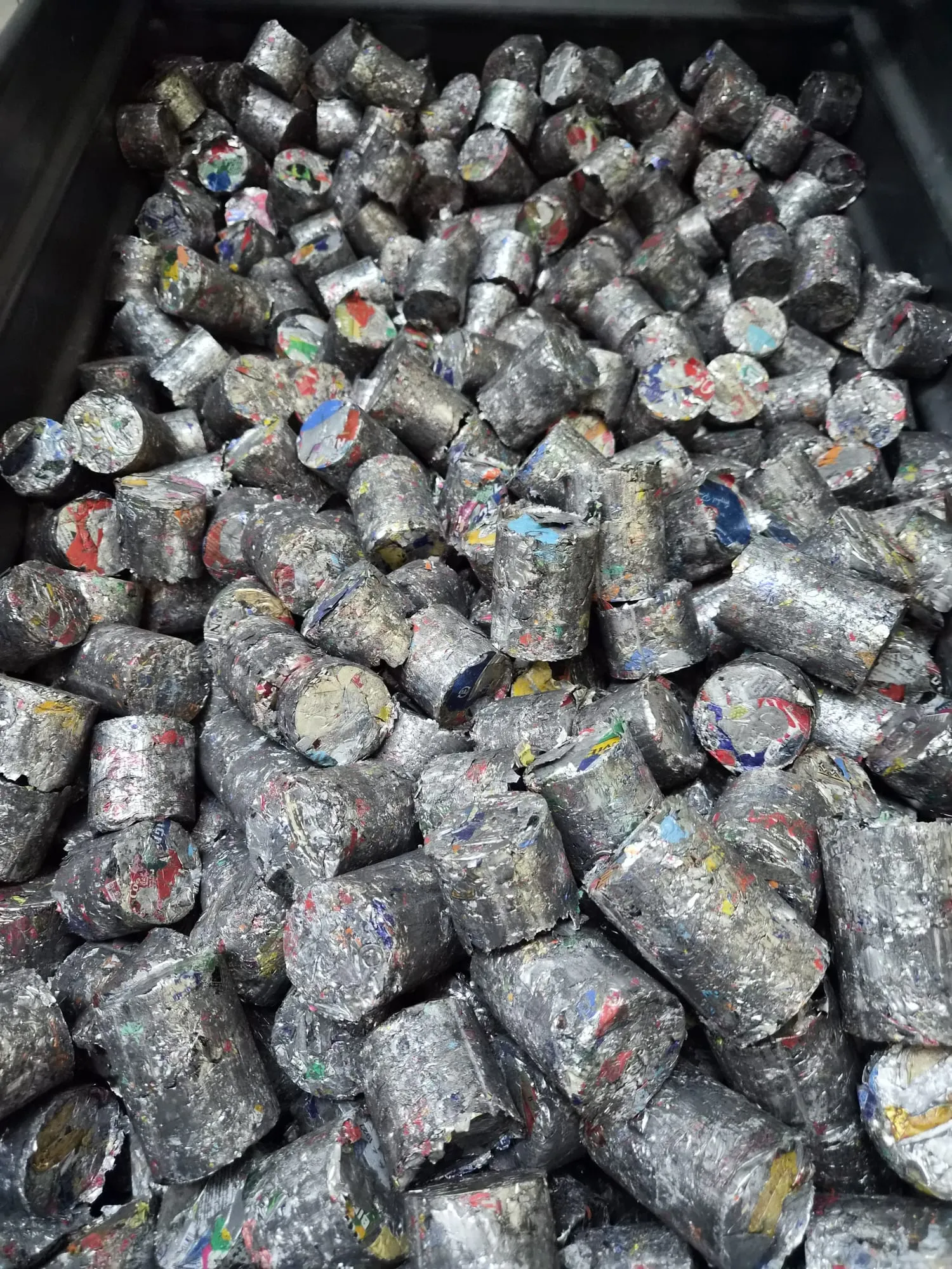 Briquettes d'aluminium compactées issues de la ligne de traitement